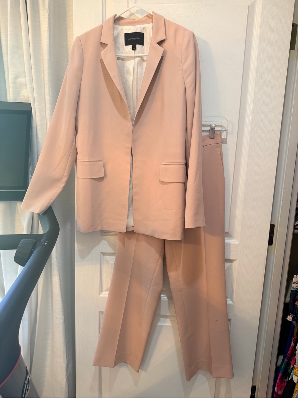 Banana Republic Soft Blush Two-Piece Blazer and Pants - Picture 3 of 12
